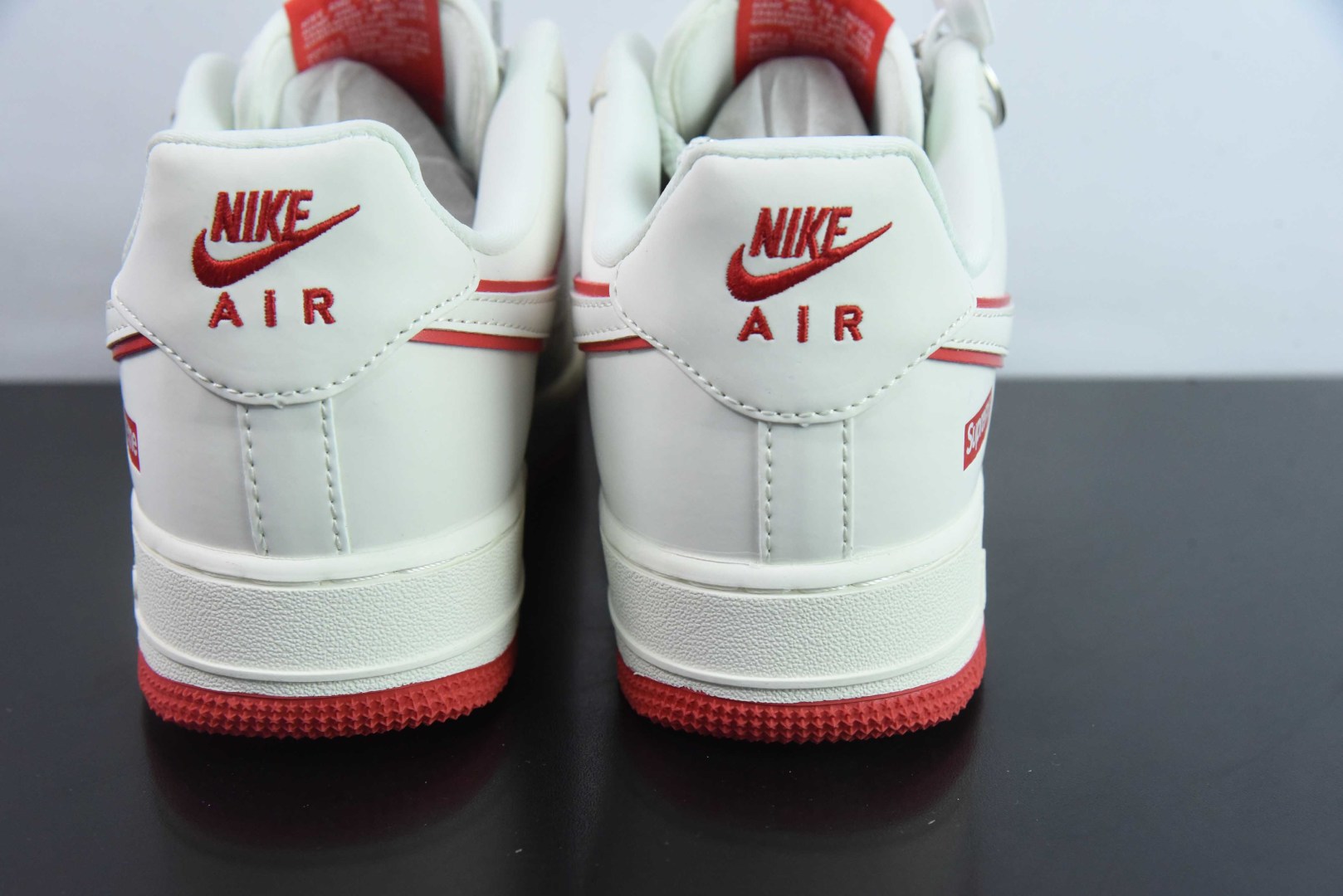 耐克NIke Air Force 1 '07 Low “Supreme联名白红”空军一号低帮休闲运动鞋纯原版本 货号：DF0188-011