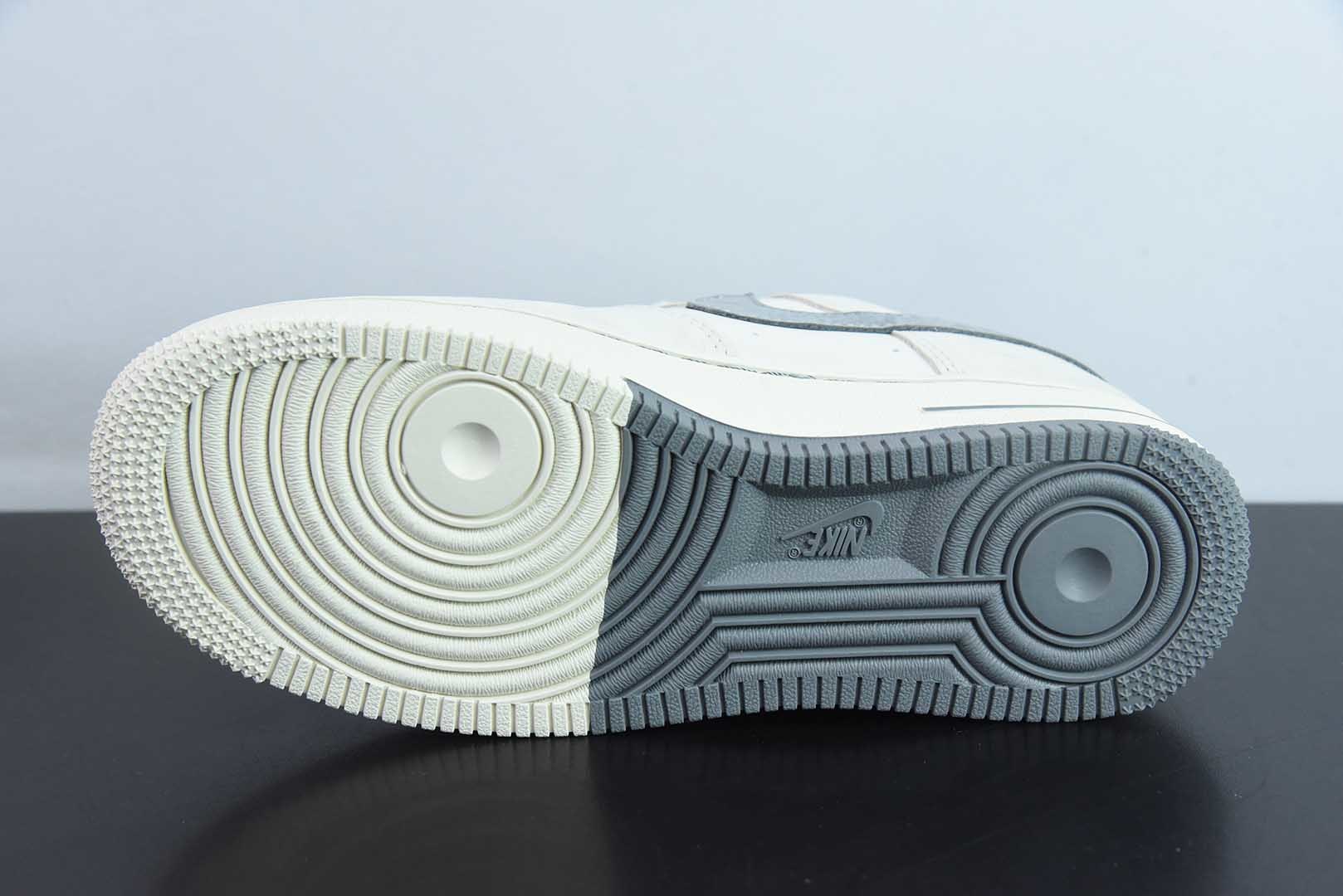 耐克Nike Air Force 1 AF1灰白斯图西刺绣定制版空军一号低帮休闲板鞋纯原版本 货号：SJ6698-024 