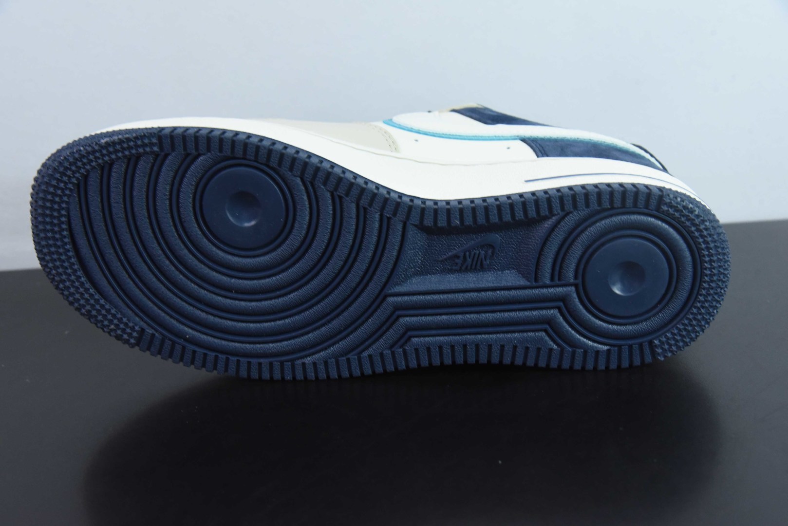 耐克NIke Air Force 1 '07 Low “斯图西联名青白透明勾”空军一号低帮休闲板鞋纯原版本 货号：DM6868-055