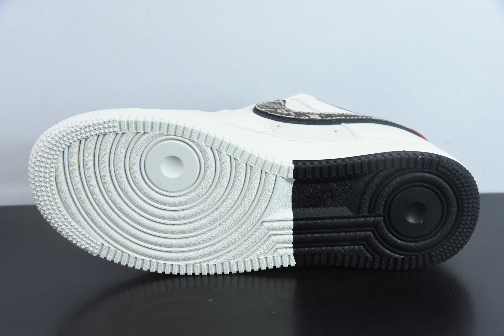 耐克NIke Air Force 1 '07 Low “Supreme联名蛇年限定蟒蛇纹双勾”空军一号低帮休闲板鞋纯原版本 货号：DM6688-026