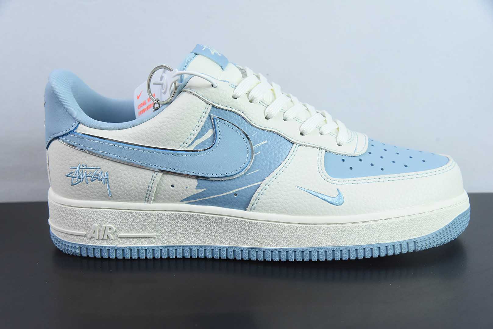 耐克Nike Air Force 1 Low 07 x Stussy 斯图西联名白蓝小勾空军一号低帮休闲板鞋纯原版本 货号：KK1988-090
