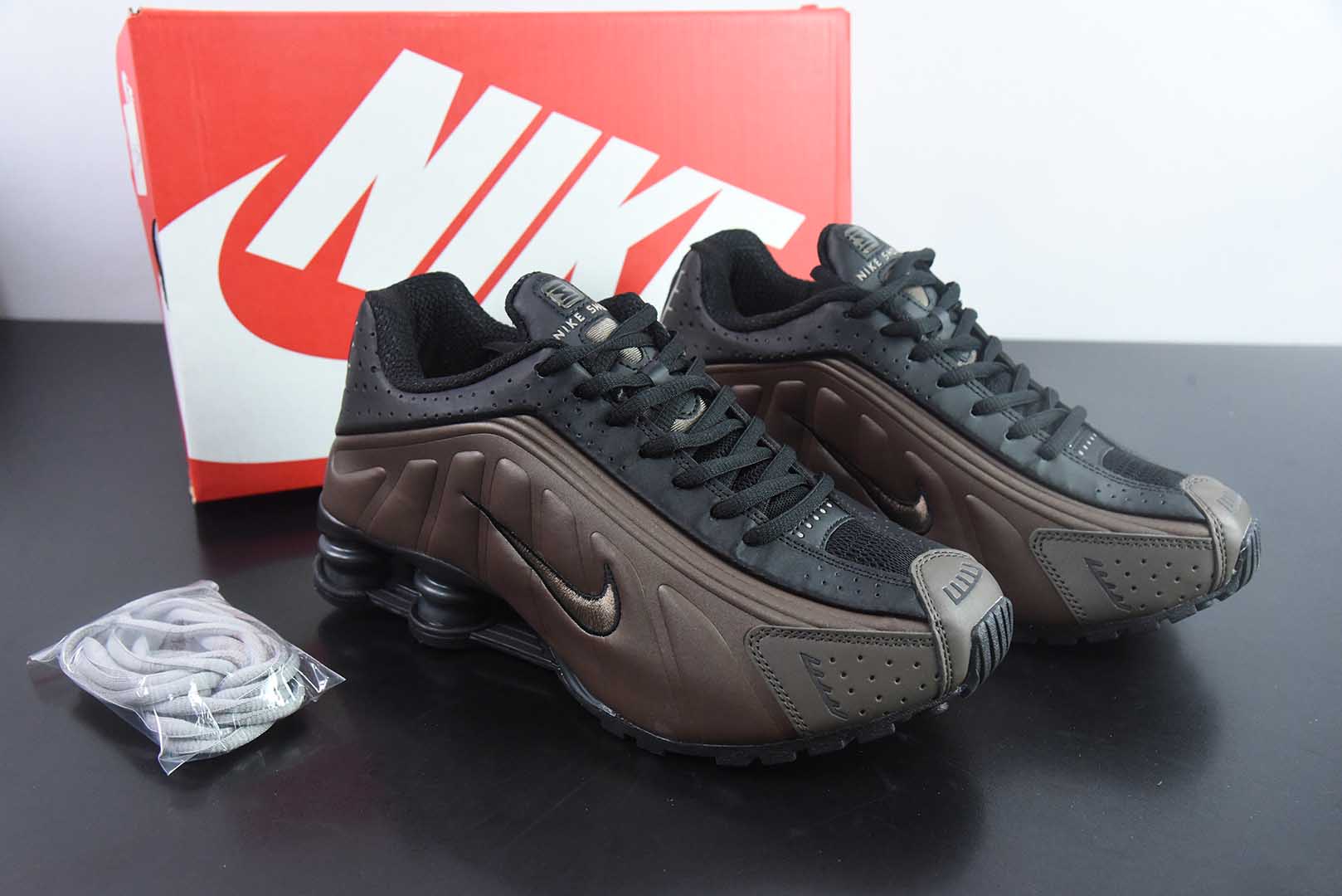耐克Nike Shox R4子弹文斯卡特高科技专利气柱弹簧跑步鞋纯原版本 货号：AR3565 - 007