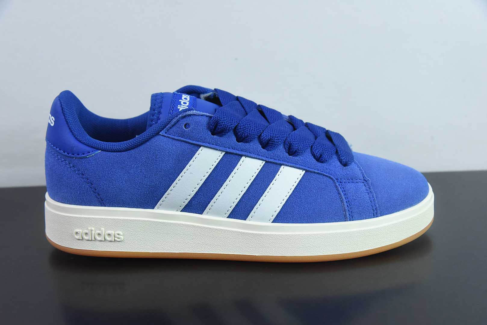 阿迪达斯Adidas GRAND COURTBEAT Base 00S 蓝白麂皮休闲耐磨低帮板鞋纯原版本 货号： IH1039
