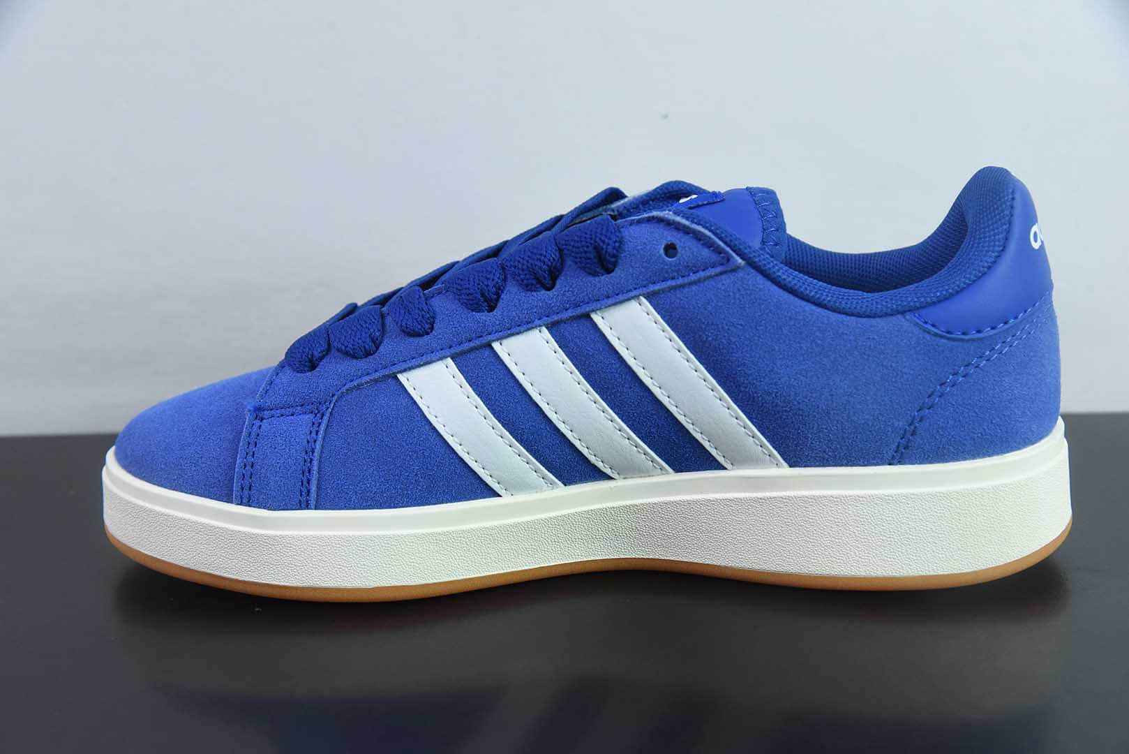 阿迪达斯Adidas GRAND COURTBEAT Base 00S 蓝白麂皮休闲耐磨低帮板鞋纯原版本 货号： IH1039