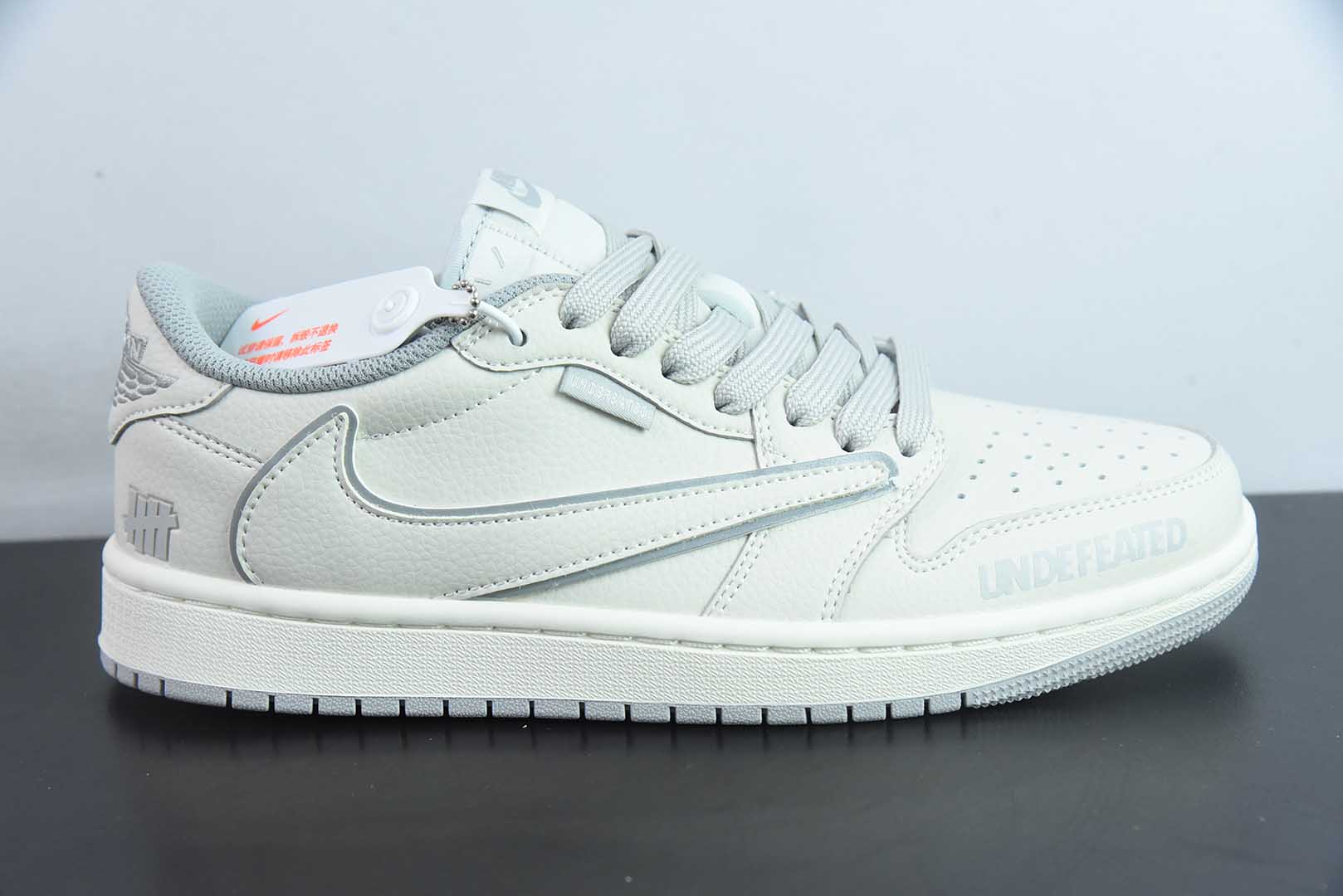 乔丹Travis Scott x Fragment Design x Air Jordan 1 Low OG SP AJ1联名款米白倒钩低帮文化休闲板鞋纯原版本 货号：DF1845 - 532