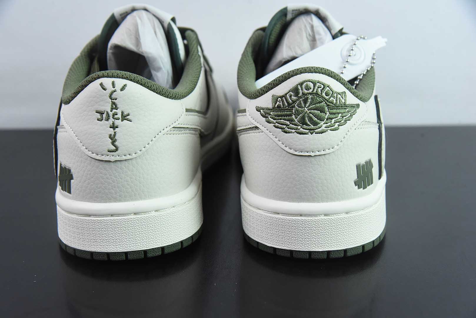 乔丹TS x Air Jordan AJ1 Low x UNDEFEATED UND联名白绿倒钩低帮文化复古篮球鞋纯原版本 货号：DF1845 - 535