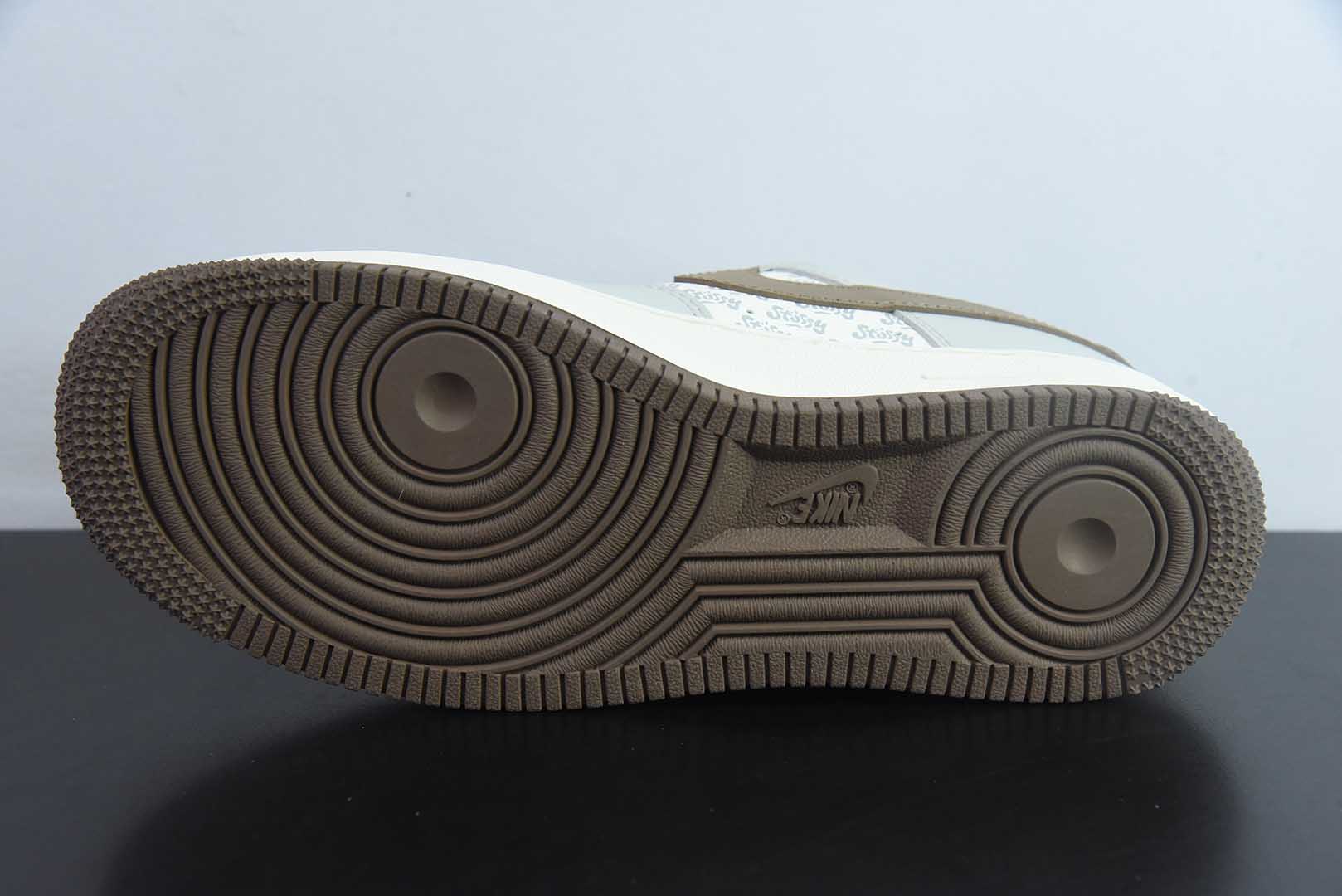 耐克Nike Air Force 1 '07 Low “斯图西联名印花棕勾”空军一号低帮休闲板鞋纯原版本 货号：ZH2598-320