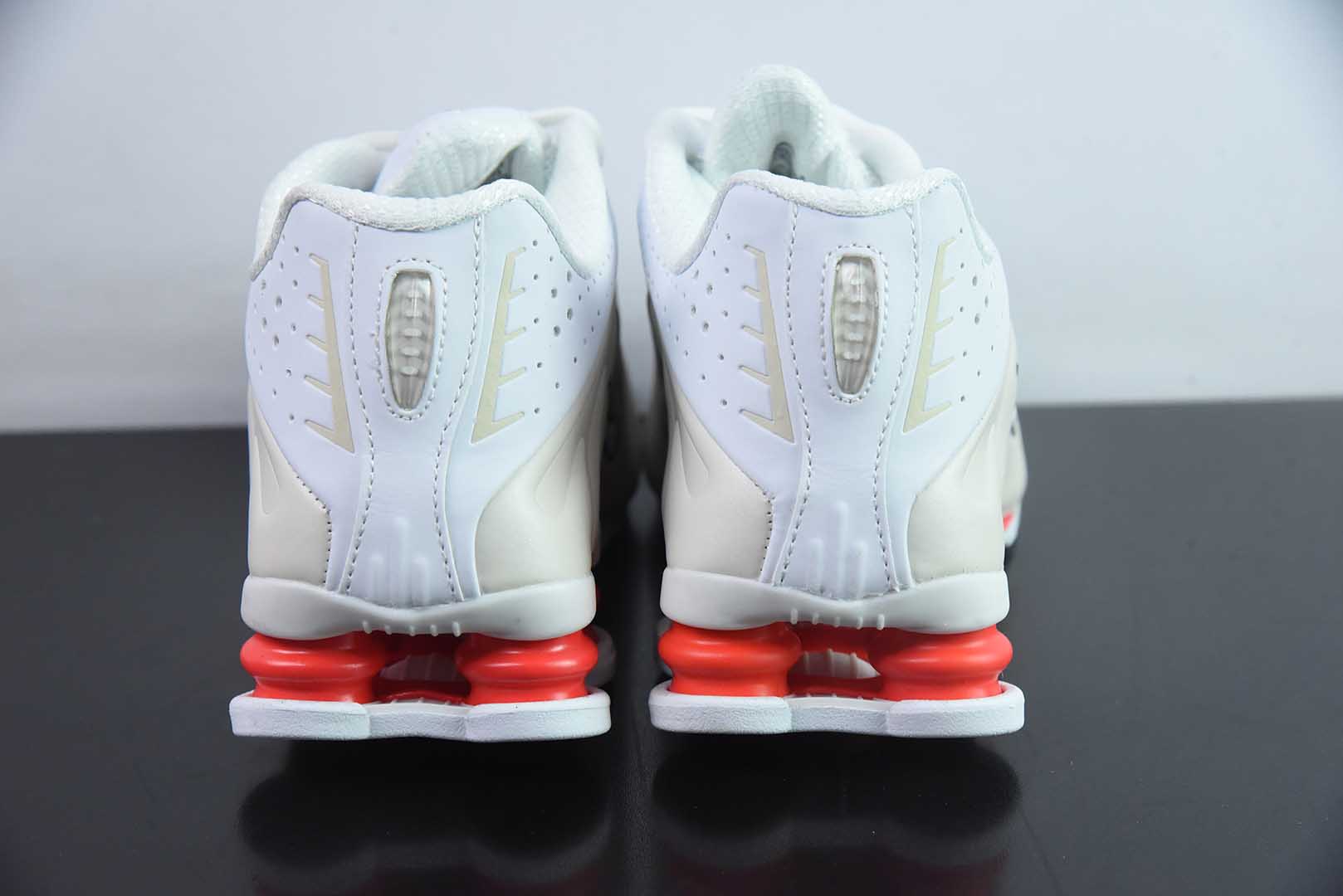 耐克Nike Shox R4 子弹文斯卡特米白红高科技专利气柱弹簧跑步鞋纯原版本 货号：AR3565-103
