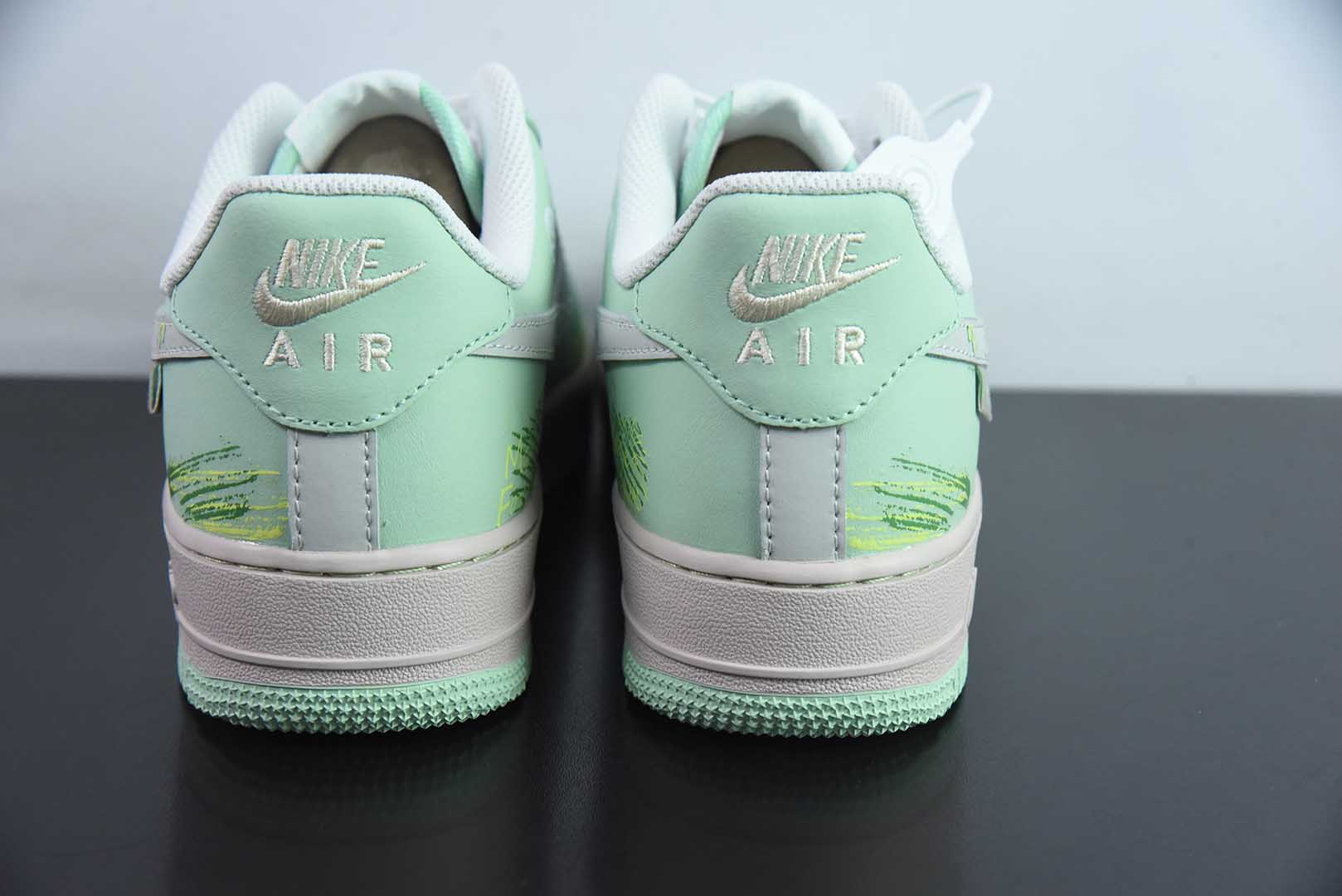 耐克Nike Air Force 1 Low 小熊涂鸦空军一号低帮休闲板鞋纯原版本 货号：DB3310-990