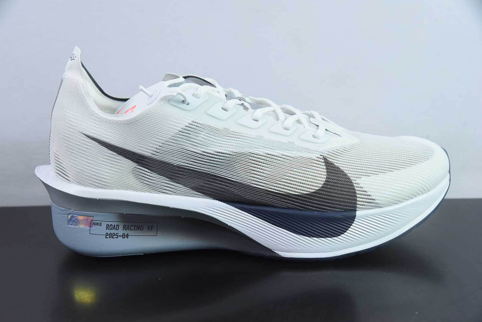 耐克Nike ZoomX Vaporfly NEXT% 4 白灰马拉松系列公路竞速超轻缓震跑步鞋纯原版本 货号：HF6414-100