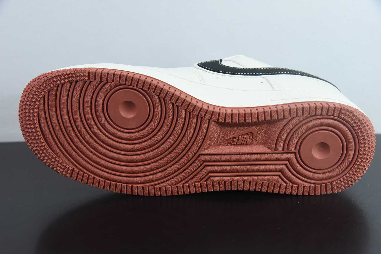耐克Nike Air Force 1'07 Low NIKE联名米白黑生胶空军一号低帮休闲运动板鞋纯原版本 货号：CS5288-021
