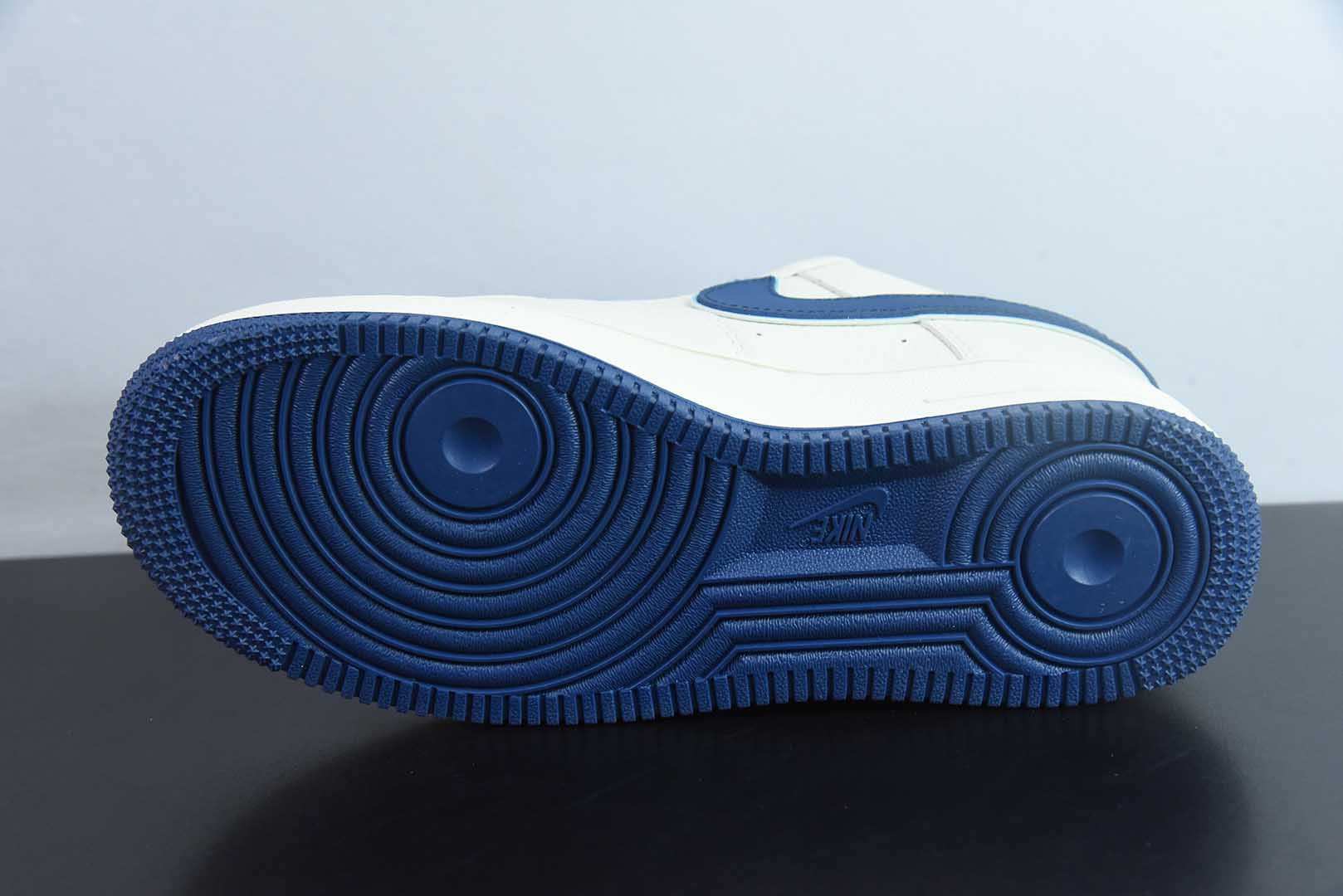 耐克Nike Air Force 1'07 Low 猿人头联名白蓝勾空军一号低帮休闲板鞋纯原版本 货号：KB1688-002