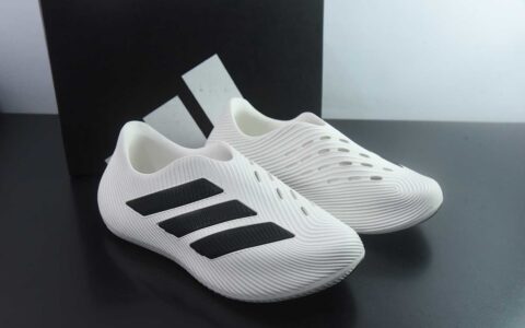 阿迪达斯 adidas Purechill 舒适贴合 生活休闲鞋 男女同款 货号：白黑KI0066纯原版本 主图