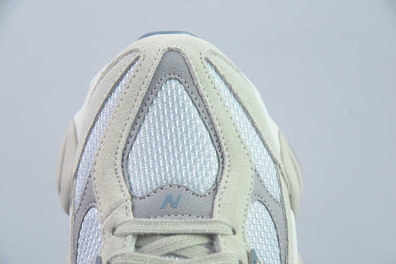 新百伦 New Balance U90601RJ 复古休闲 紫色慢跑鞋 纯原版本 货号：XBI77990734 实拍细节图