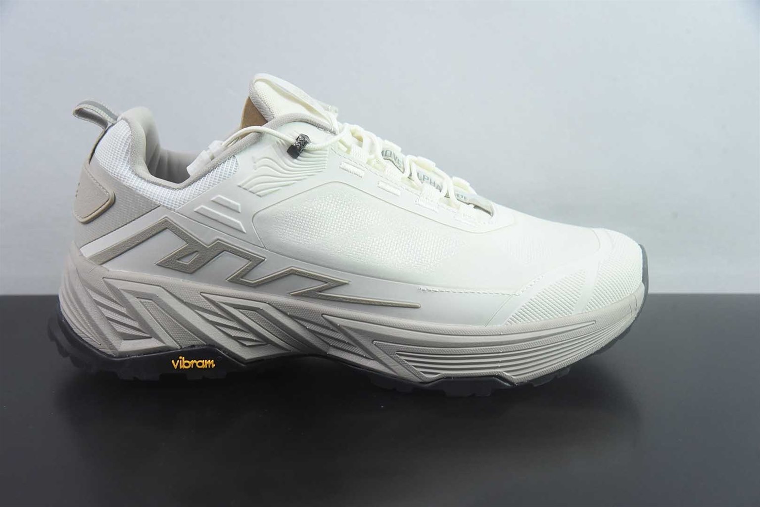 可隆 KOLON SPORT MOVE ALPHA lite 耐磨透气轻便 白色低帮徒步鞋 纯原版本 货号:LUFH6MN040 实拍细节图