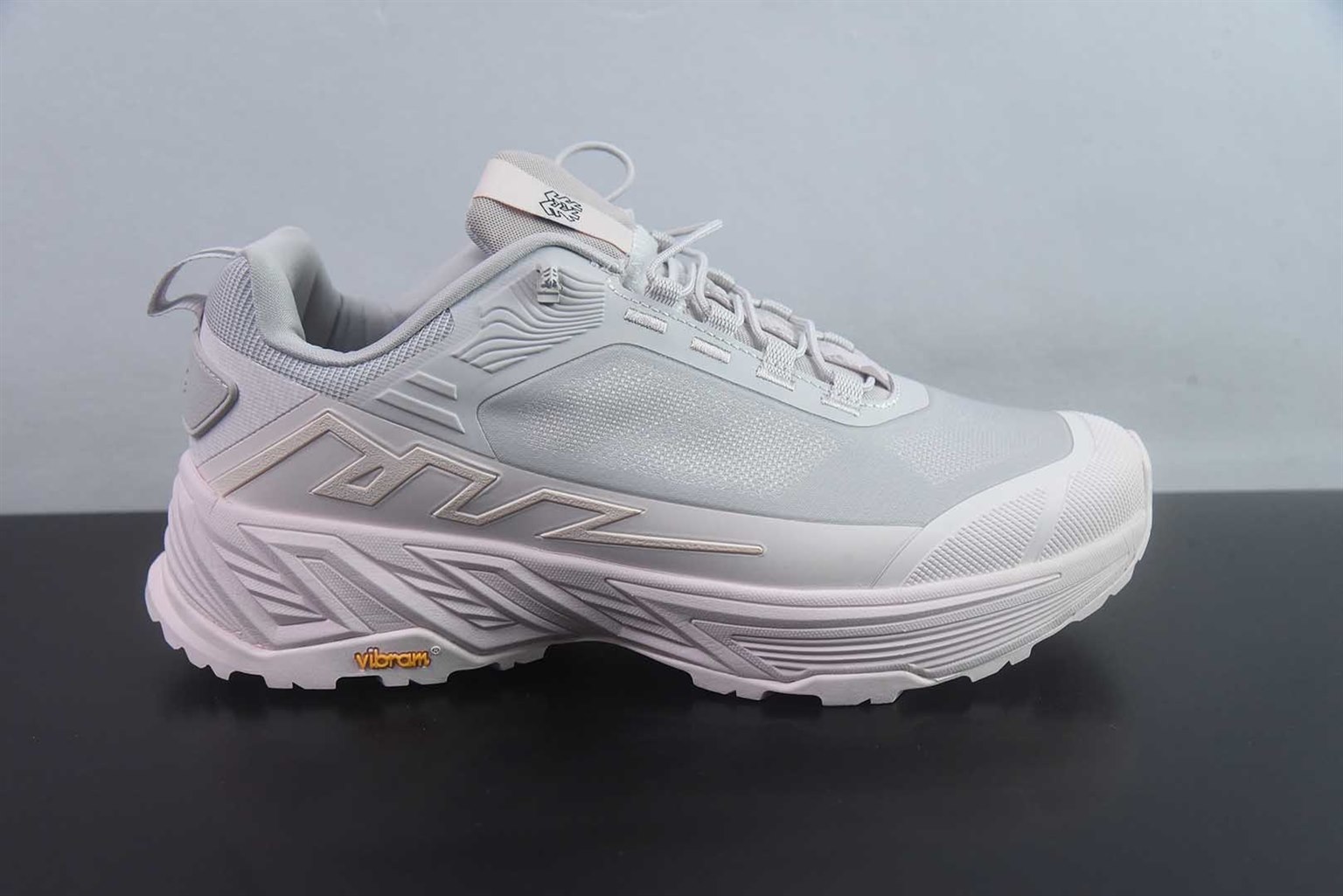 可隆 KOLON SPORT MOVE ALPHA lite 耐磨透气轻便 米白低帮徒步鞋 纯原版本 货号：LUFH5AN038 实拍细节图
