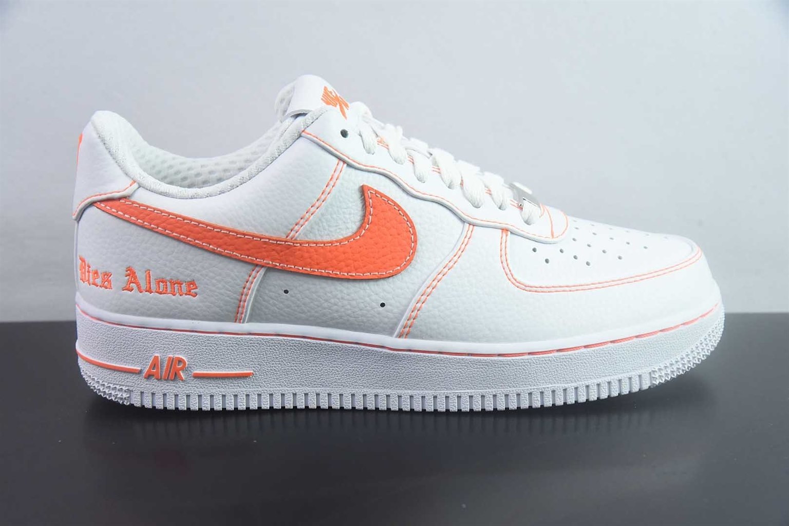 耐克 Nike Air Force 1 Low x VLONE 低帮联名 白橙板鞋 纯原版本 货号：AA5360-100 实拍细节图