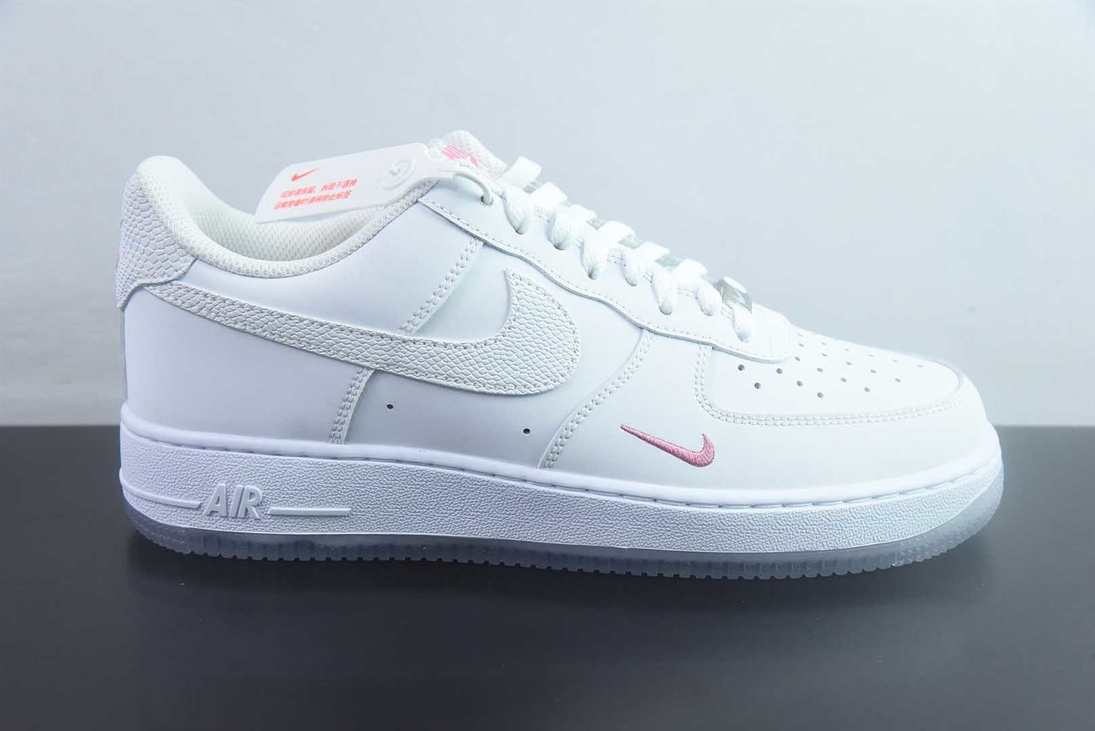 耐克 Nike Air Force 1 Low White Lotus 白粉低帮板鞋 纯原版本 货号：IV4453-100 实拍细节图