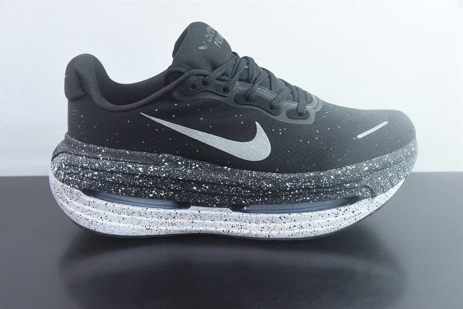 耐克 Nike Air Zoom Vomero Premium 厚底气垫 黑白跑鞋 纯原版本 货号:IU2827-001 实拍细节图