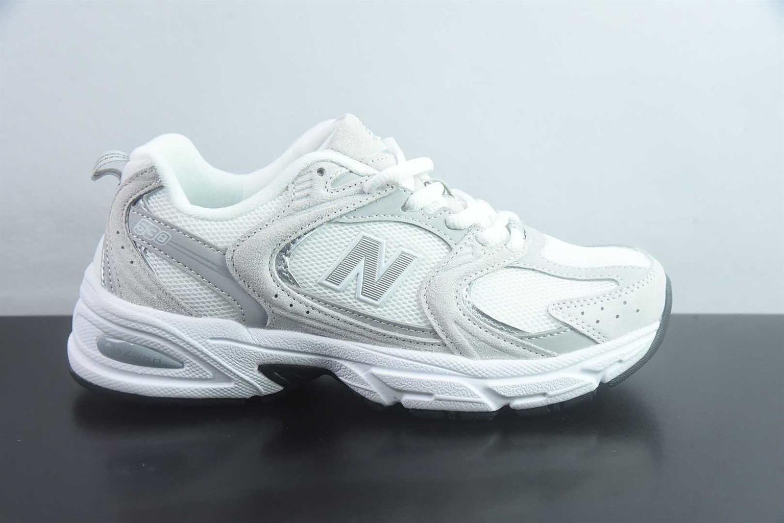 新百伦 New Balance NB530 系列 2011 复古休闲 灰白慢跑鞋 纯原版本 货号:MR530CE 实拍细节图