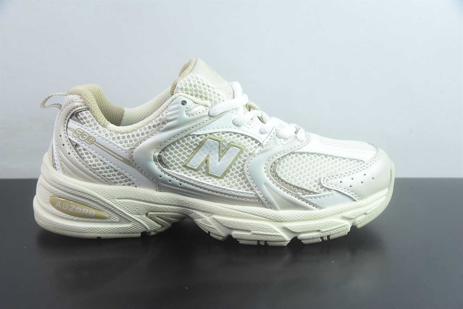 新百伦 New Balance NB530 系列 2011 复古休闲 白色慢跑鞋 纯原版本 货号:MR530AA 实拍细节图