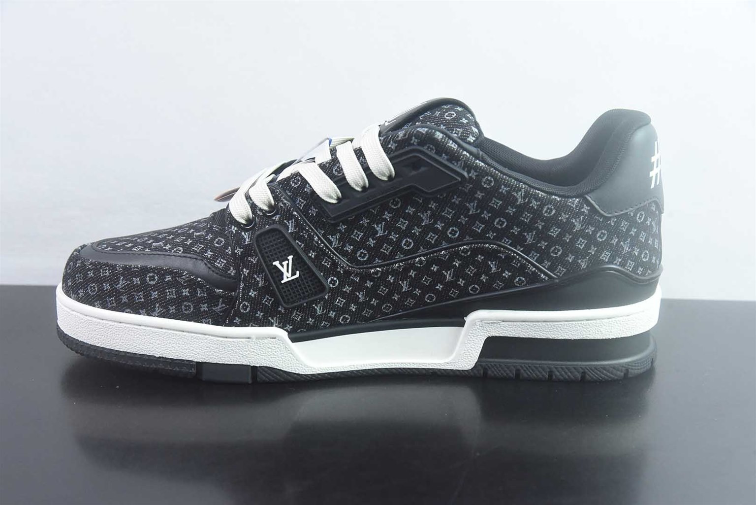 路易威登 LOUIS VUITTON 新版 VG Trainer 系列 Trainer 系列 配色 100+ 品控保障 放到国内市场包顶货 品质非常板正 到手掂量质感满满 黑白 纯原版本 实拍细节图