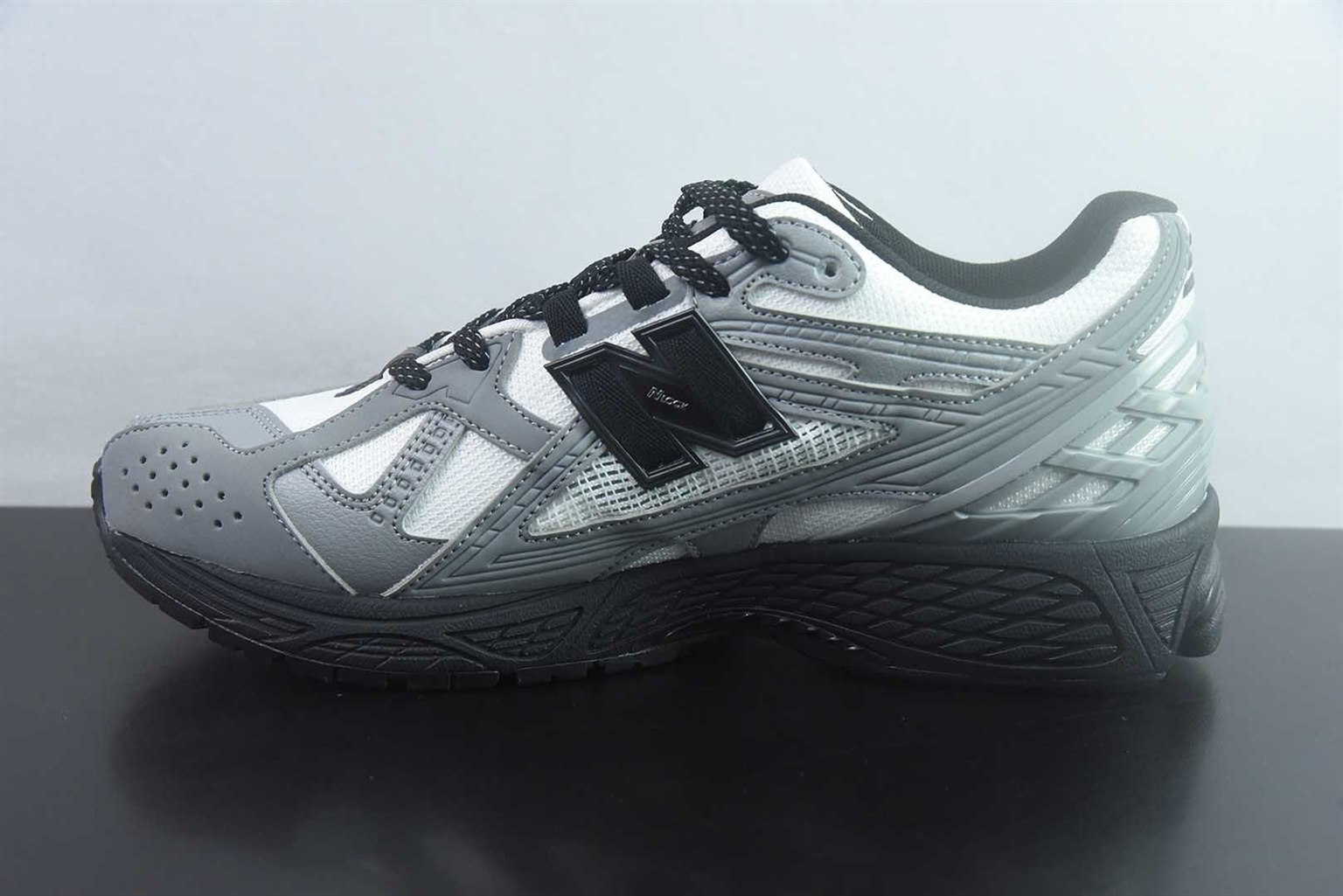 新百伦 New Balance 1906 系列复古老爹风休闲运动 银灰慢跑鞋 纯原版本 货号：U19064W2 实拍细节图