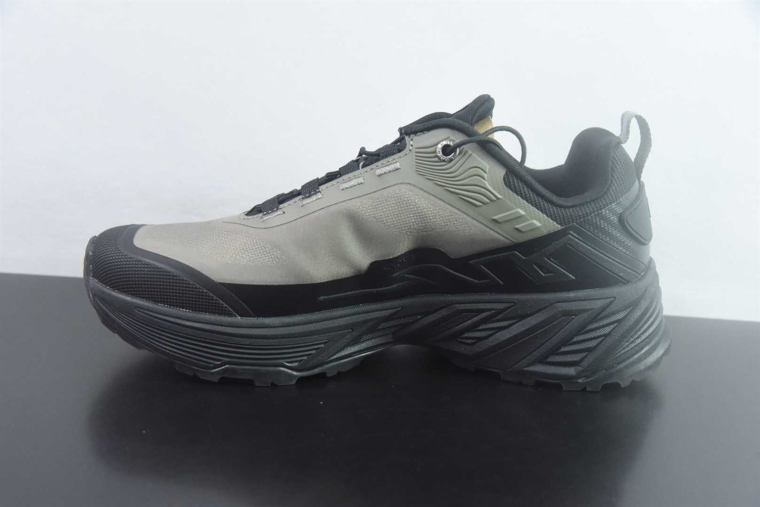 可隆 KOLON SPORT MOVE ALPHA lite 耐磨透气轻便 黑灰低帮徒步鞋 纯原版本 货号:LUFH5AN038 实拍细节图