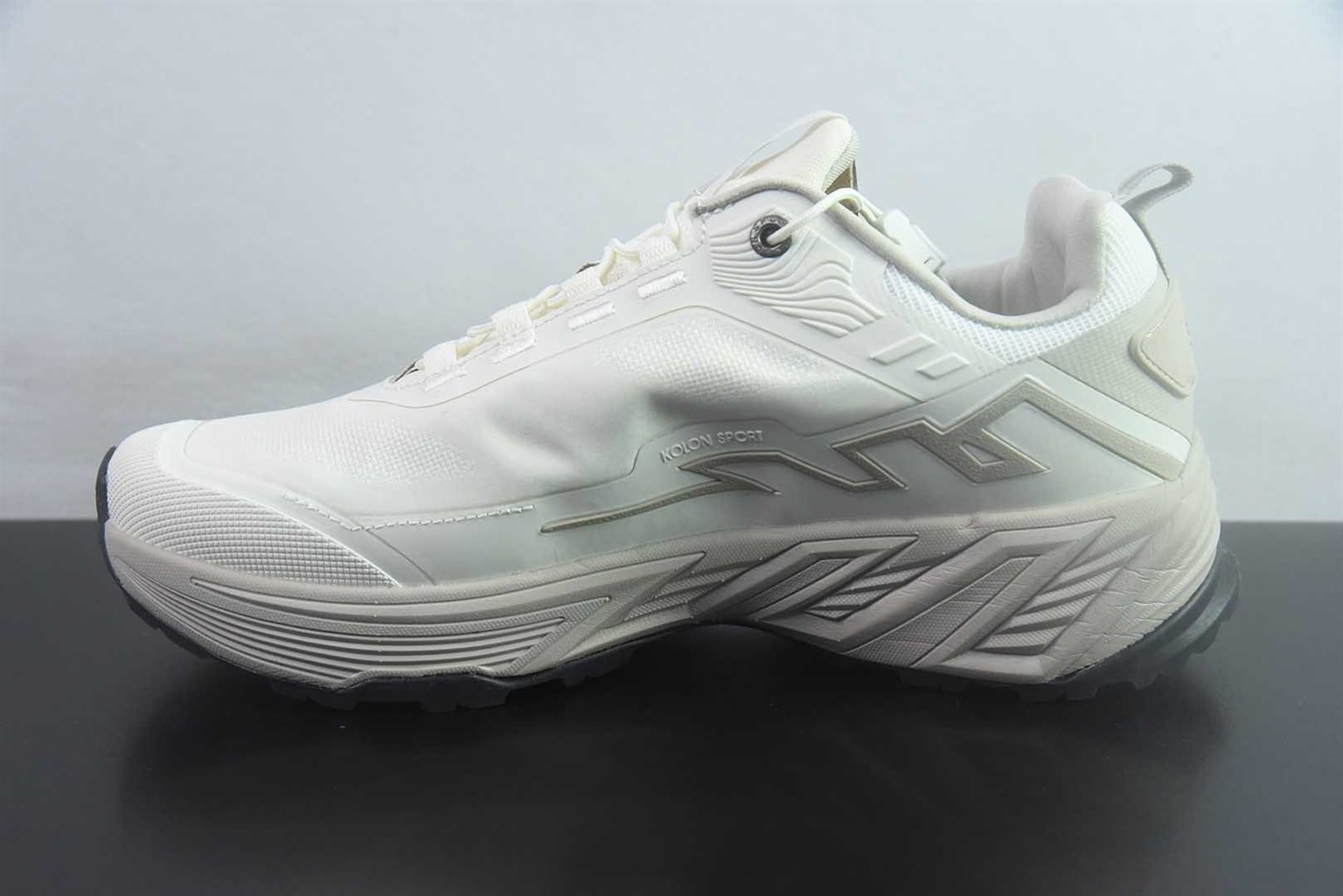 可隆 KOLON SPORT MOVE ALPHA lite 耐磨透气轻便 白色低帮徒步鞋 纯原版本 货号:LUFH6MN040 实拍细节图
