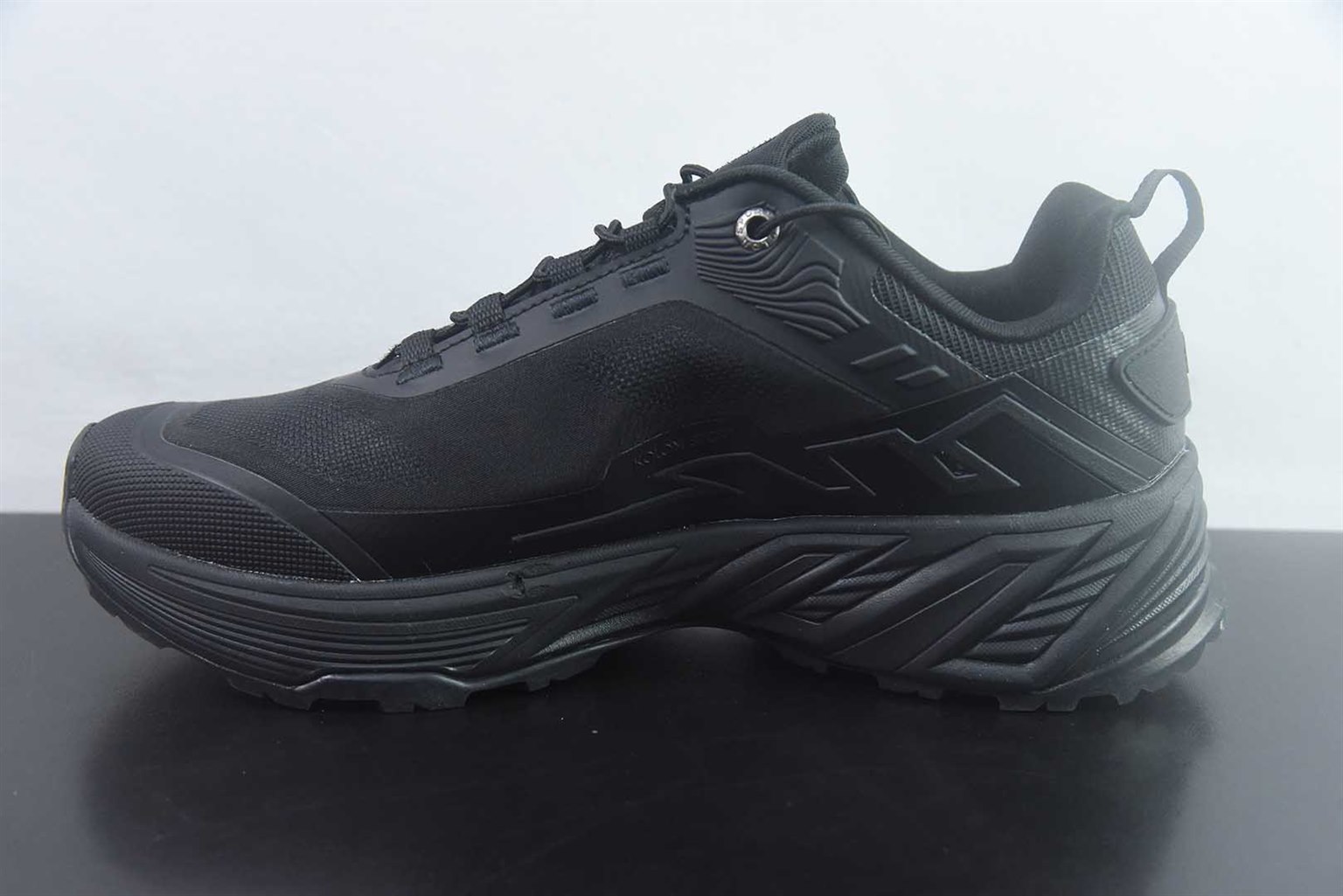 可隆 KOLON SPORT MOVE ALPHA lite 耐磨透气轻便 黑色低帮徒步鞋 纯原版本 货号:LUFH5AN038 实拍细节图