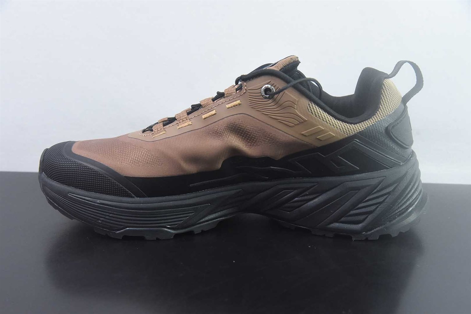 可隆 KOLON SPORT MOVE ALPHA lite 耐磨透气轻便 卡其低帮徒步鞋 纯原版本 货号:LUFH5AN038 实拍细节图