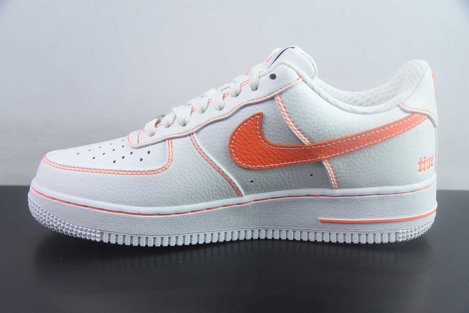 耐克 Nike Air Force 1 Low x VLONE 低帮联名 白橙板鞋 纯原版本 货号：AA5360-100 实拍细节图