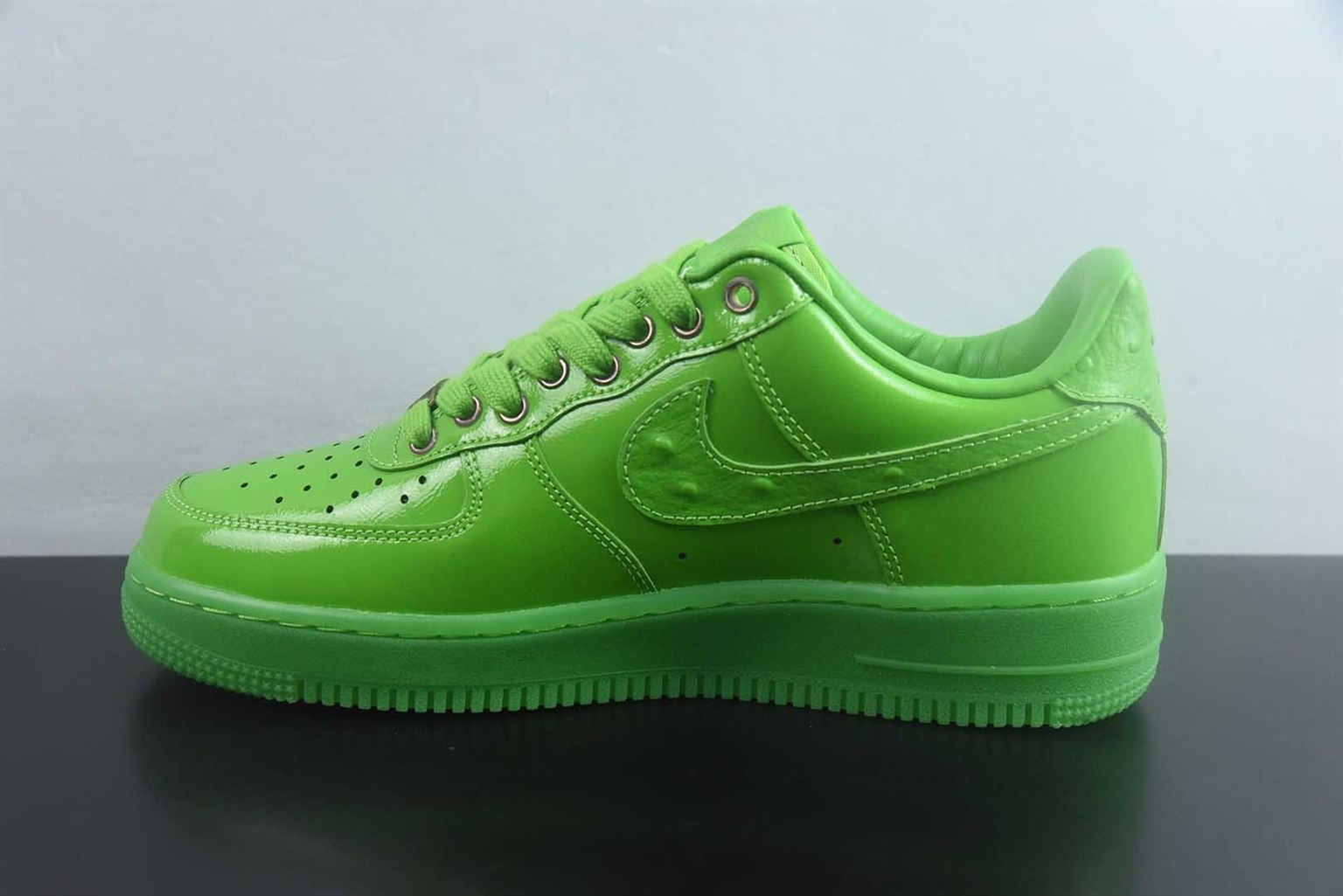 耐克 Nike Air Force 1 07 Low 绿色低帮板鞋 纯原版本 货号:IV6822-399 实拍细节图