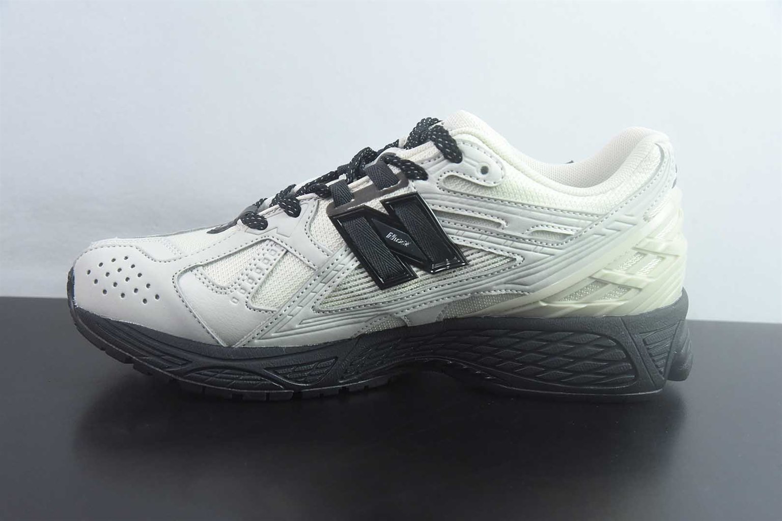 新百伦 New Balance 1906 系列复古老爹风休闲运动 白黑慢跑鞋 纯原版本 货号：U190681D 实拍细节图