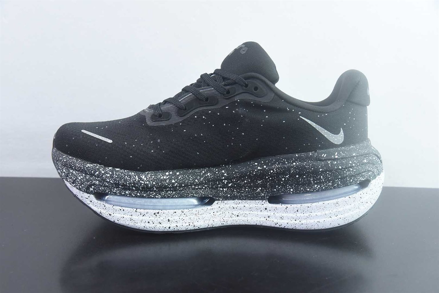 耐克 Nike Air Zoom Vomero Premium 厚底气垫 黑白跑鞋 纯原版本 货号:IU2827-001 实拍细节图
