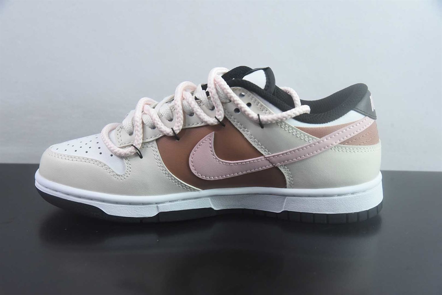 耐克 Nike SB Dunk Low 绑带 白棕粉低帮休闲板鞋 纯原版本 货号:CW1590-100 实拍细节图