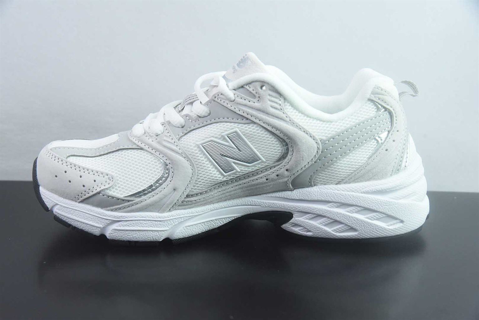 新百伦 New Balance NB530 系列 2011 复古休闲 灰白慢跑鞋 纯原版本 货号:MR530CE 实拍细节图