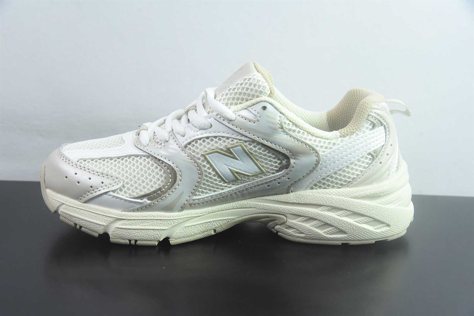 新百伦 New Balance NB530 系列 2011 复古休闲 白色慢跑鞋 纯原版本 货号:MR530AA 实拍细节图
