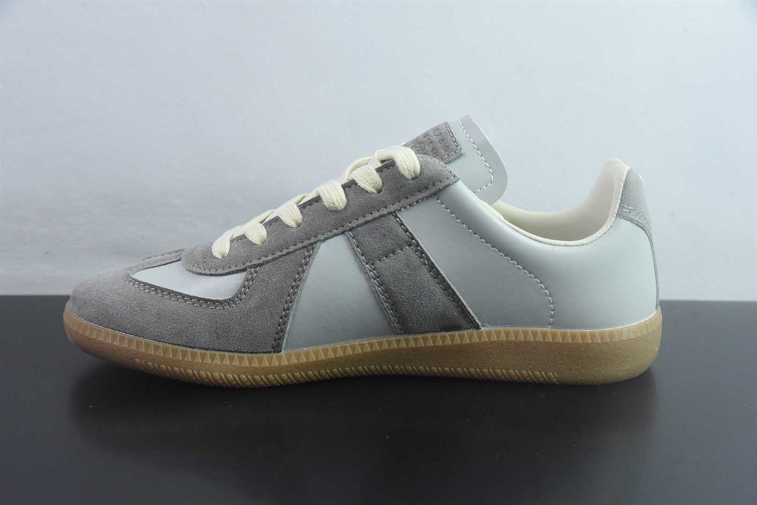 梅森马吉拉 Maison Margiela MM6 网 小 鞋，比利时著名设计师品牌- / 22 Classic Replica Leather Low Sneaker 系列低帮经典绅士德训平底百搭小 红板鞋 纯原版本 货号：SDP25805435 实拍细节图