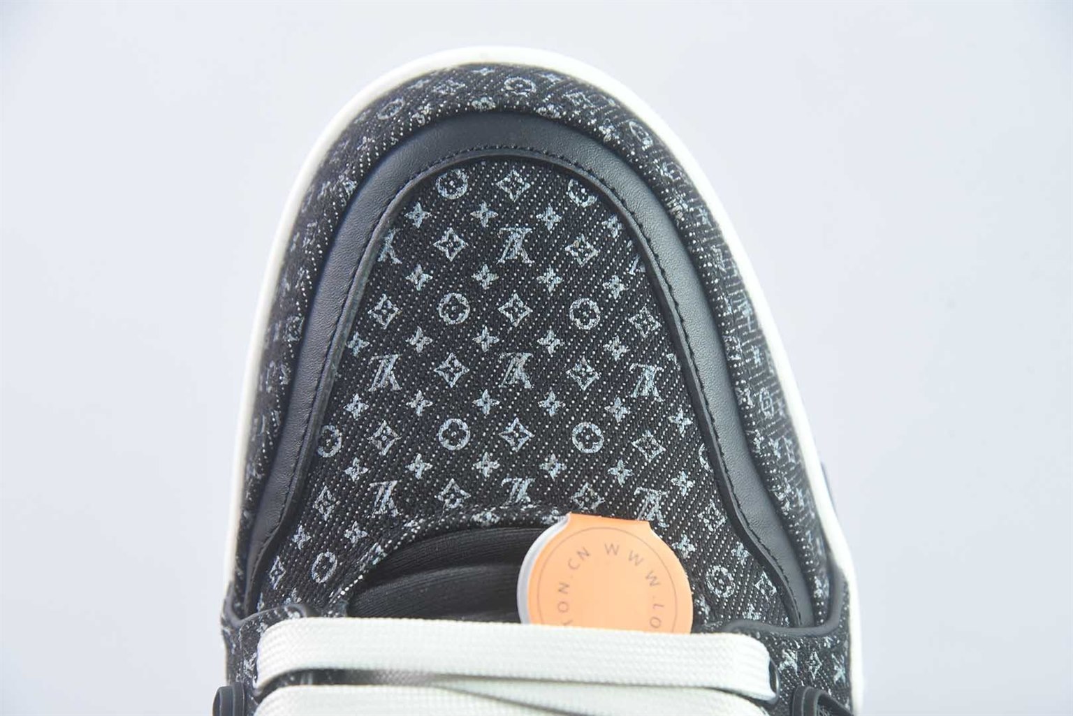 路易威登 LOUIS VUITTON 新版 VG Trainer 系列 Trainer 系列 配色 100+ 品控保障 放到国内市场包顶货 品质非常板正 到手掂量质感满满 黑白 纯原版本 实拍细节图