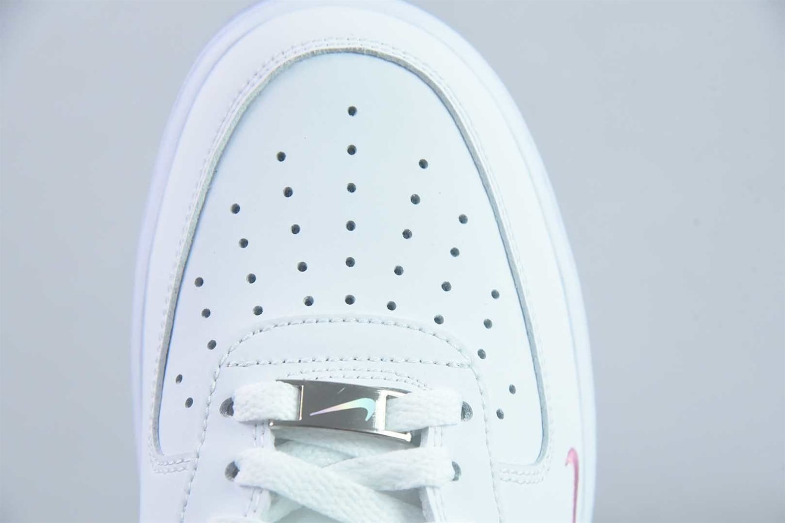 耐克 Nike Air Force 1 Low White Lotus 白粉低帮板鞋 纯原版本 货号：IV4453-100 实拍细节图