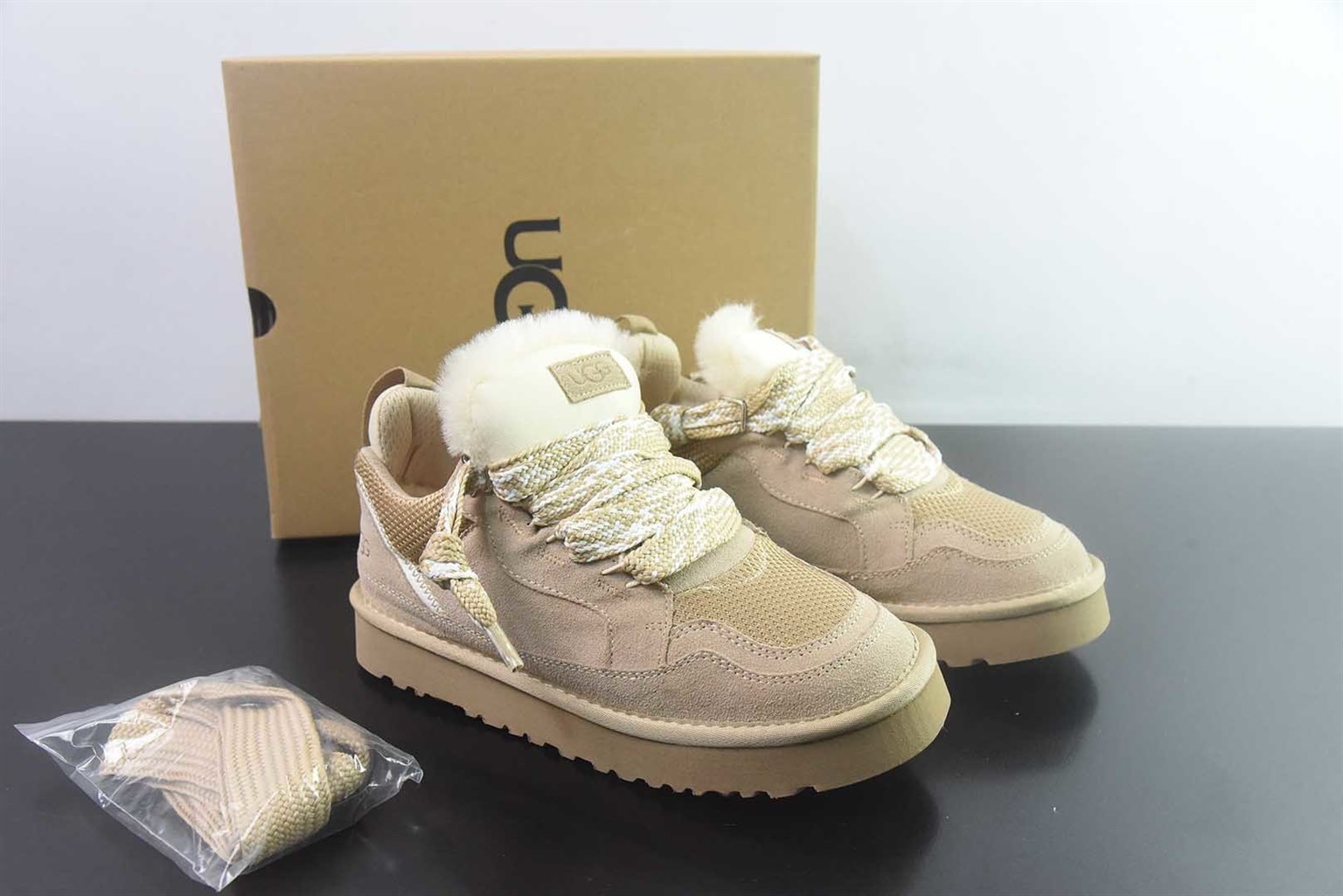 UGG W Lowmel 低帮运动风羊毛鞋 黑灰 纯原版本 货号:QAJJ75085437 实拍细节图