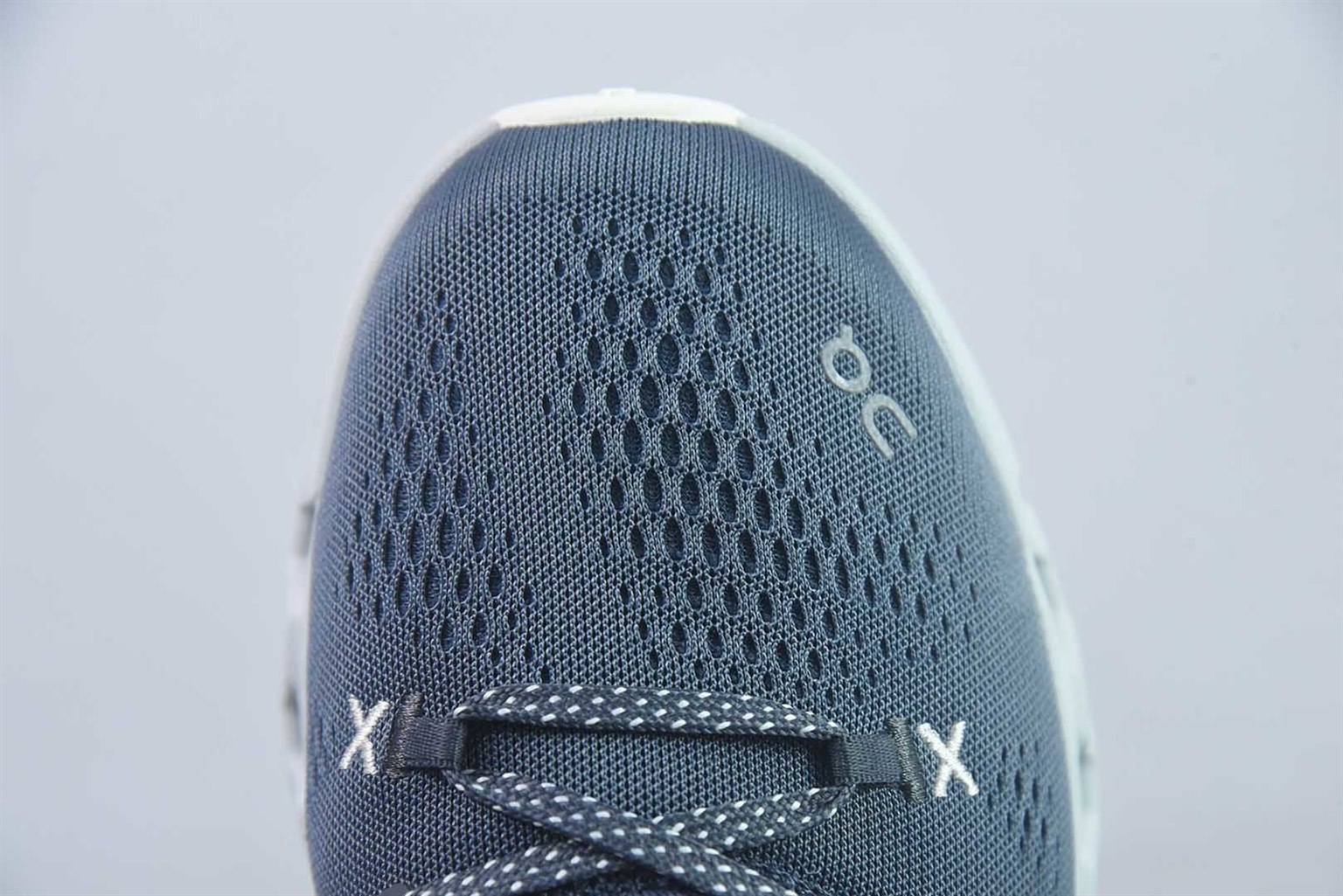 On 昂跑 Cloud X 5 白黑跑步鞋 纯原版本 货号：3MG30080462 实拍细节图