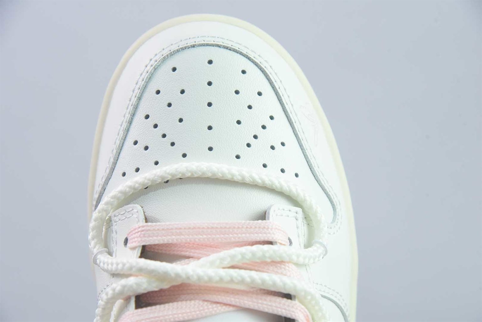 耐克 Nike SB Dunk Low 绑带 粉白低帮休闲板鞋 纯原版本 货号：DD1503-124 实拍细节图