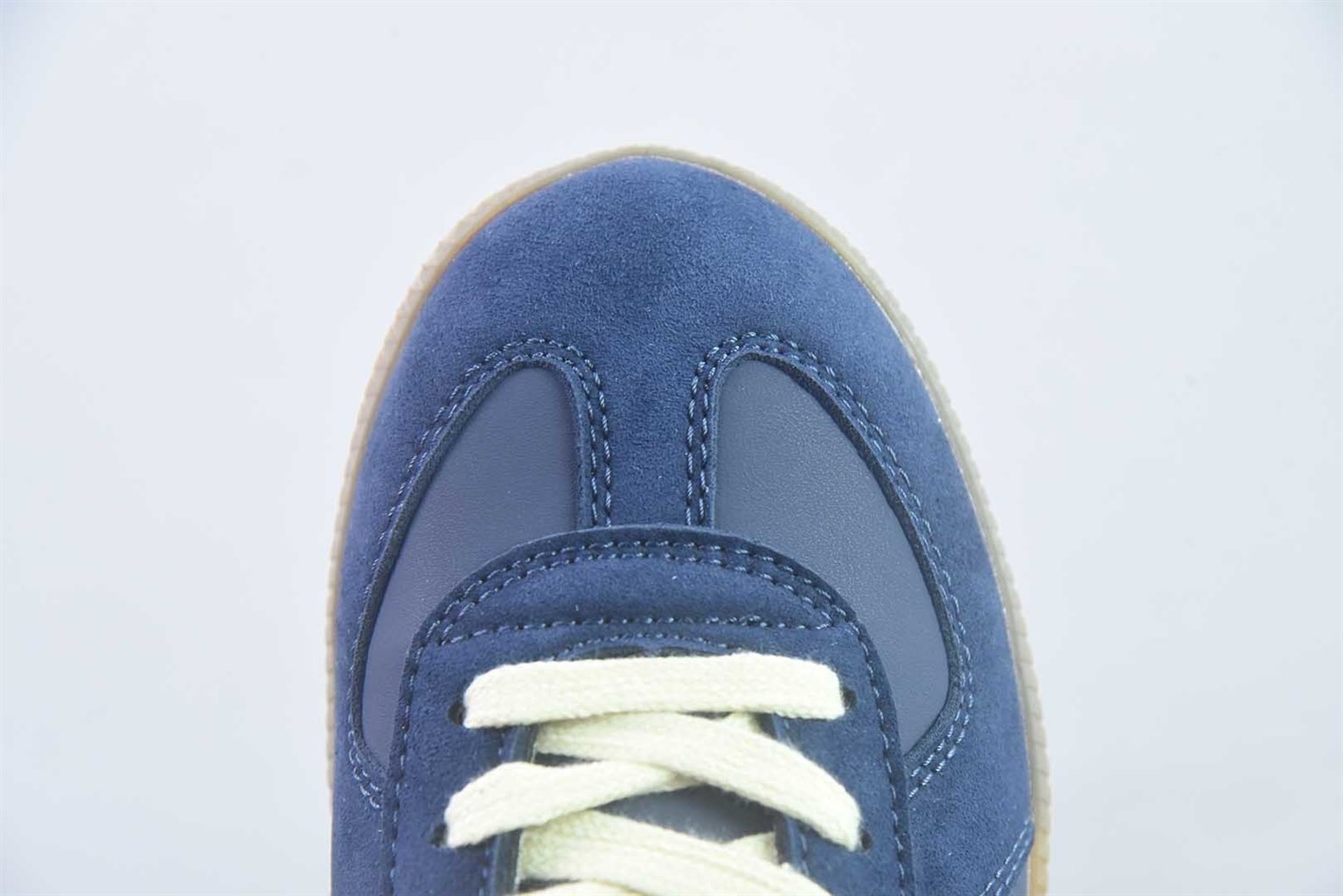 梅森马吉拉 Maison Margiela MM6 22 Classic Replica Leather Low Sneaker 系列低帮经典绅士德训平底百搭 蓝色板鞋 纯原版本 货号:SJP25805435 实拍细节图