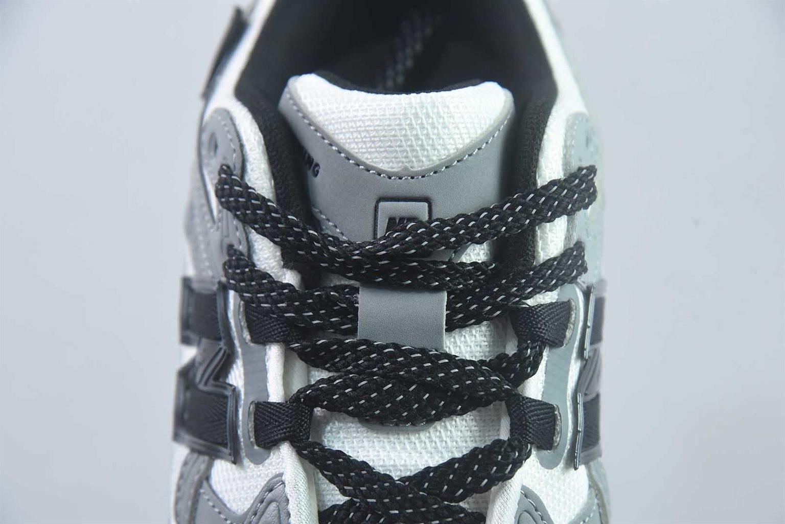 新百伦 New Balance 1906 系列复古老爹风休闲运动 银灰慢跑鞋 纯原版本 货号：U19064W2 实拍细节图