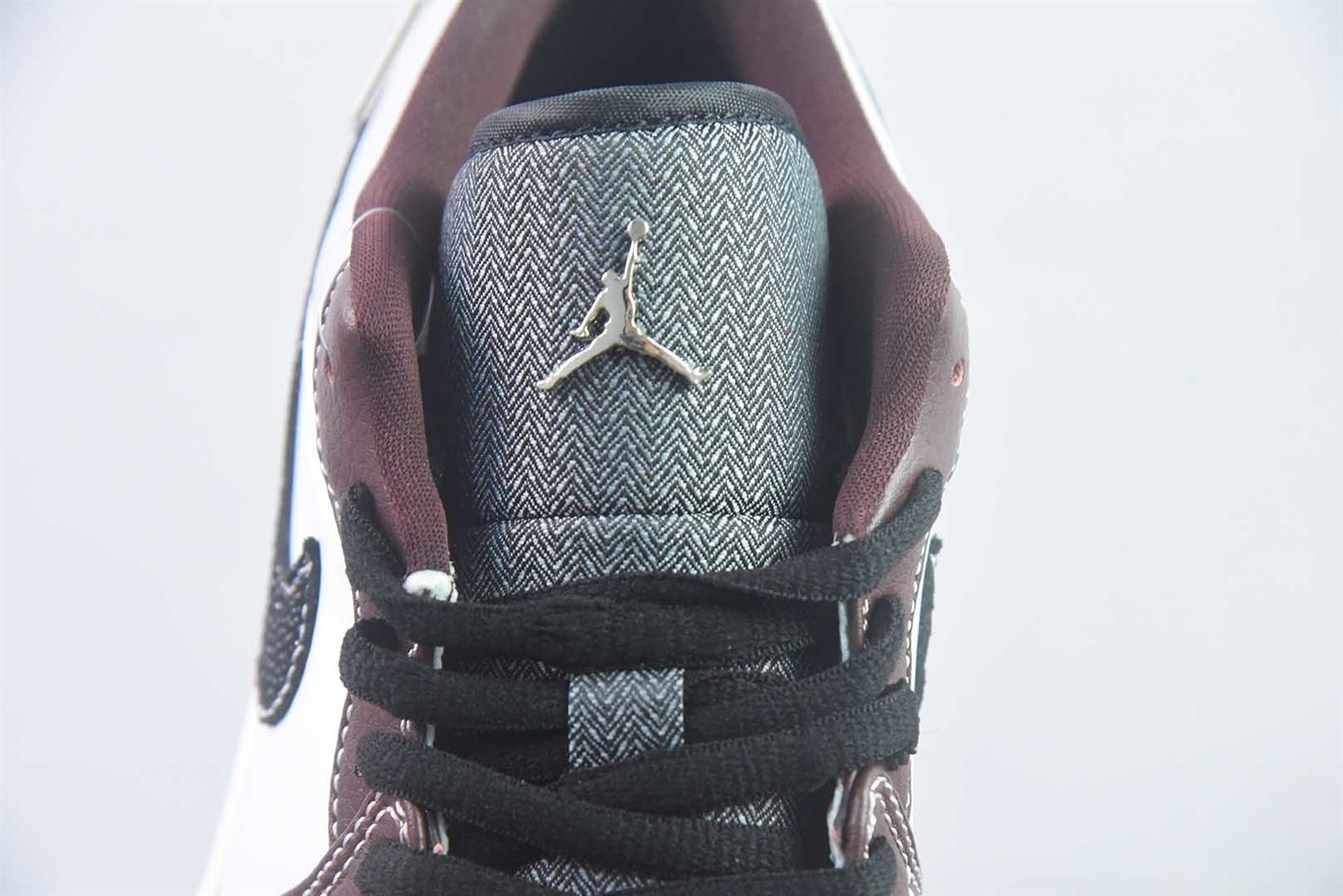 乔丹 Air Jordan 1 Low AJ1 白灰低帮休闲板鞋 纯原版本 货号:IZ5846-101 实拍细节图