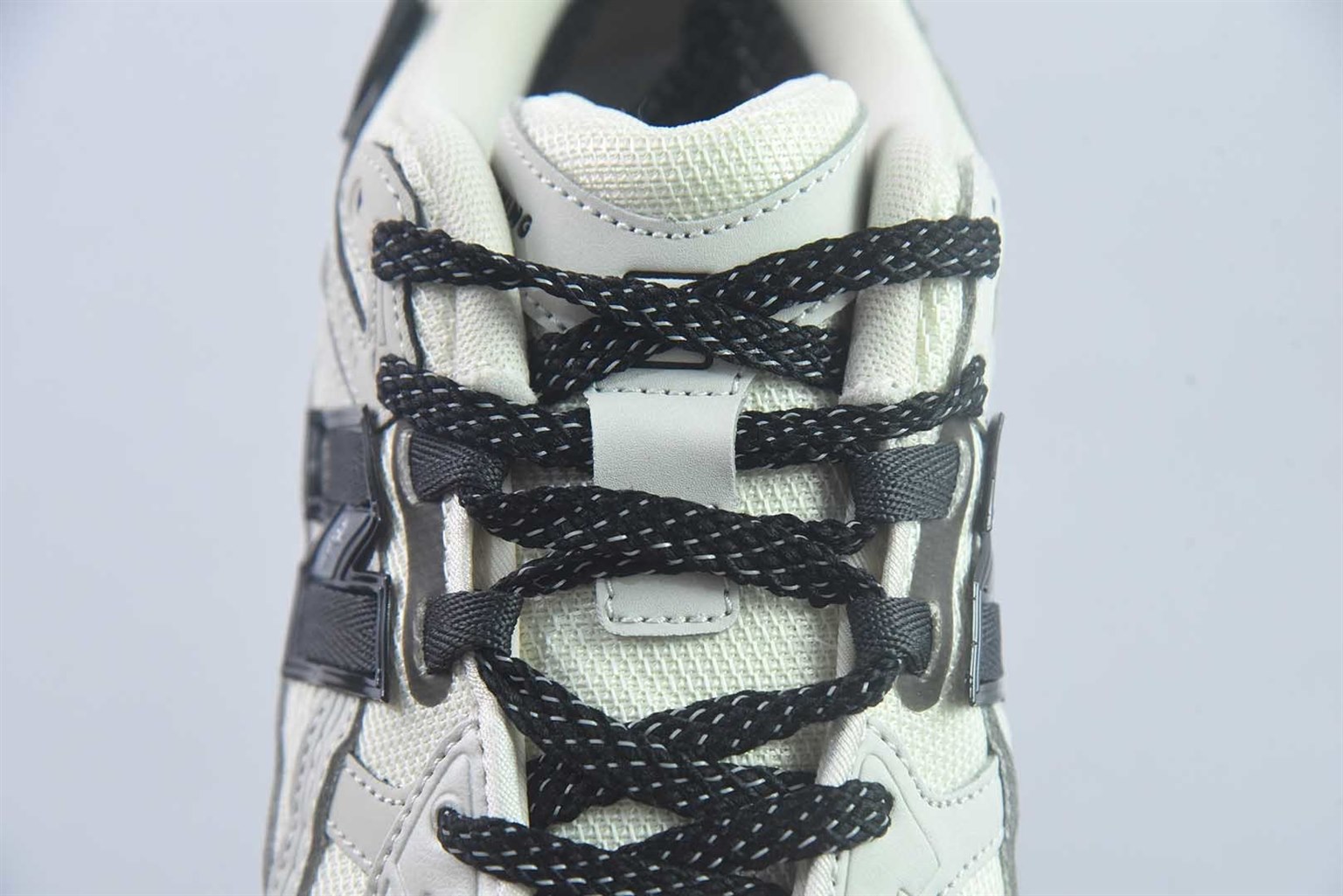 新百伦 New Balance 1906 系列复古老爹风休闲运动 白黑慢跑鞋 纯原版本 货号：U190681D 实拍细节图