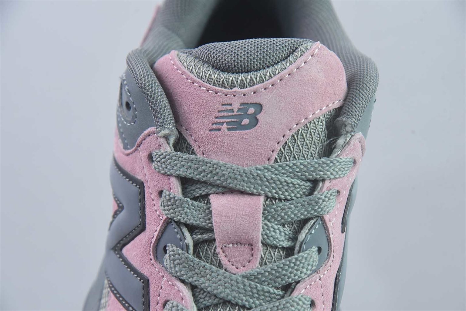 新百伦 New Balance NB983 美式复古 粉灰跑步鞋 纯原版本 货号:U983SO 实拍细节图