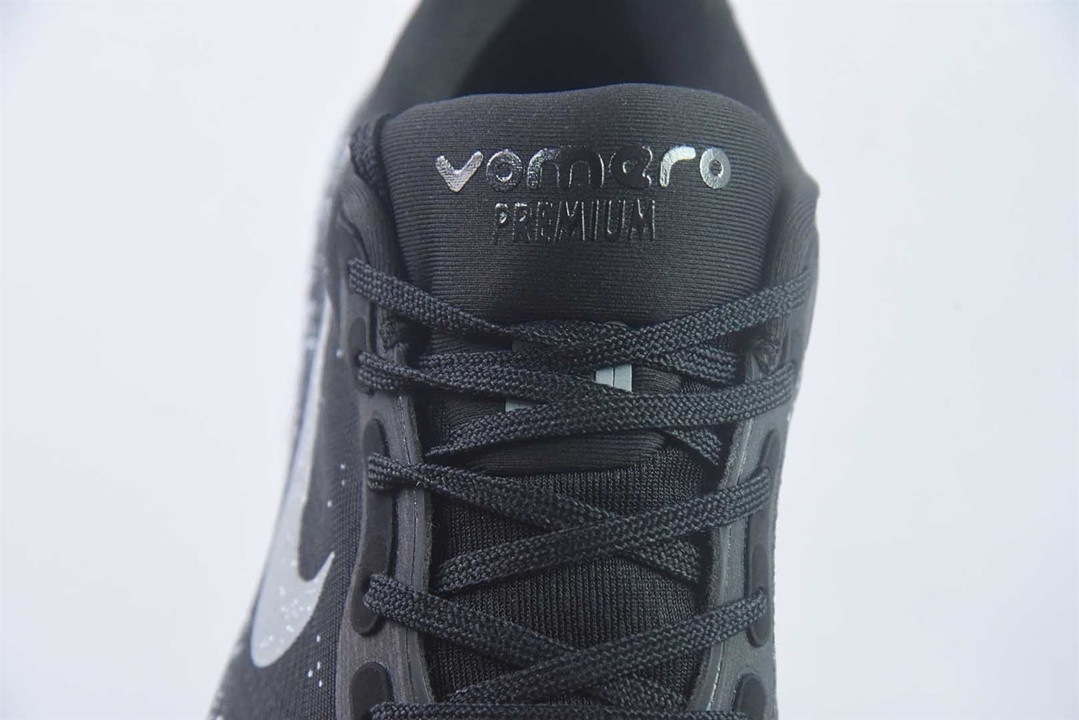 耐克 Nike Air Zoom Vomero Premium 厚底气垫 黑白跑鞋 纯原版本 货号:IU2827-001 实拍细节图